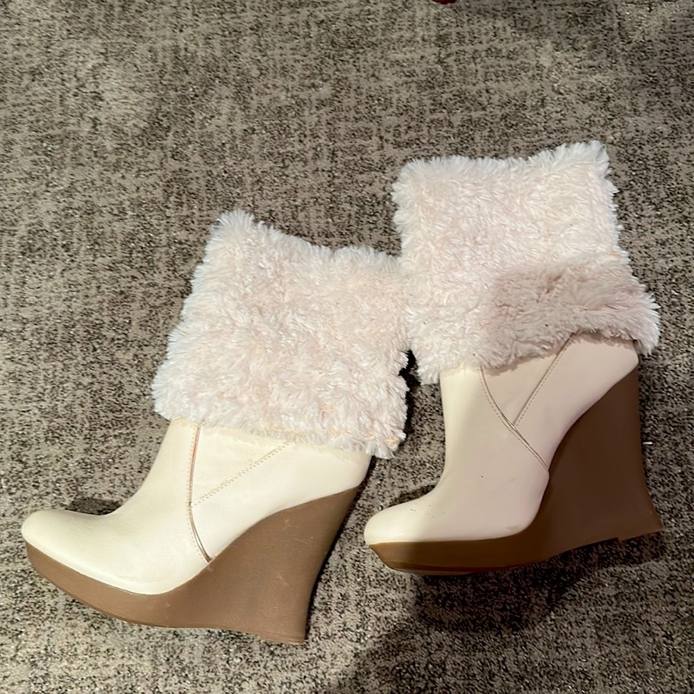 Jennifer Lopez Fur Boots Size 6 Chic Elegant Classy